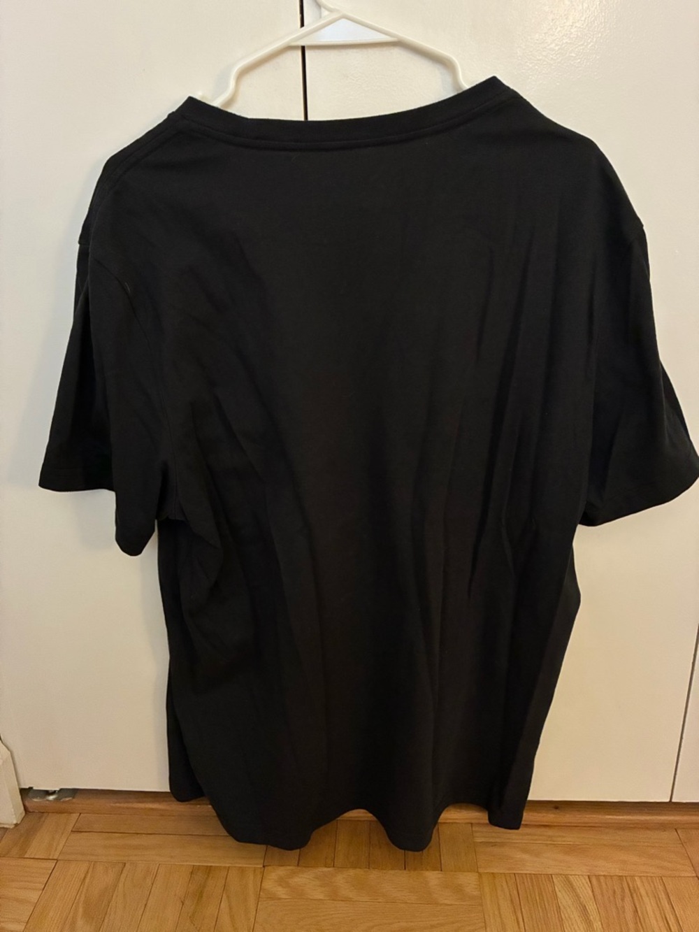 2 UNTUCKit Short Sleeve Crew Tee in Charcoal and Black - Picture 9 of 9